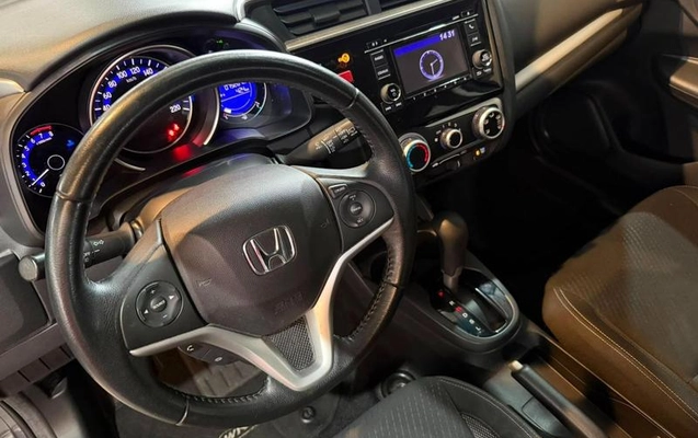 imagem-https://www.socarrao.com.br/sc-vehicle-images-prod/2757699/1788975920829-8295823_16_B_0f00c57233.jpeg