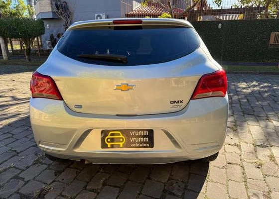 imagem-https://www.socarrao.com.br/sc-vehicle-images-prod/2760298/1784568354076-chevrolet-onix-1.0-flex-lt-manual-wmimagem13431475955.jpg
