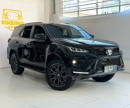 Toyota Hilux SW4 2023 Preto — foto 1 de 3