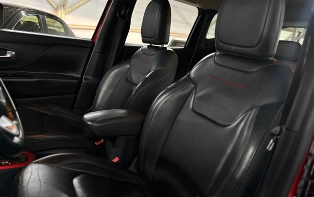 imagem-https://www.socarrao.com.br/sc-vehicle-images-prod/2760762/1784570147417-640_480_jeep-renegade-trailhawk-2-0-td-4wd-aut-15-16-8cf9f6-6.jpg