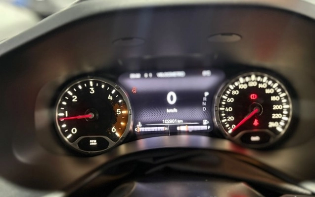 imagem-https://www.socarrao.com.br/sc-vehicle-images-prod/2760762/1784570147419-640_480_jeep-renegade-trailhawk-2-0-td-4wd-aut-15-16-8cf9f6-8.jpg