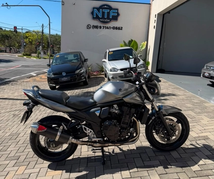 Suzuki BANDIT N-600/ 650 2011 Cinza — foto 1 de 3