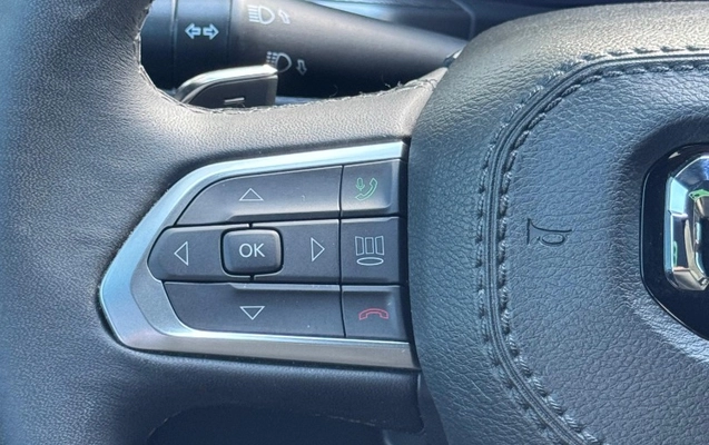 imagem-https://www.socarrao.com.br/sc-vehicle-images-prod/2761417/1784571904272-1550d5eb-d99e-47f7-b690-17d90f1ba2d1.jpg