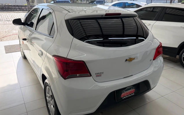 imagem-https://www.socarrao.com.br/sc-vehicle-images-prod/2761800/1784573063704-SU1HXzA1OTcuanBlZw.jpeg