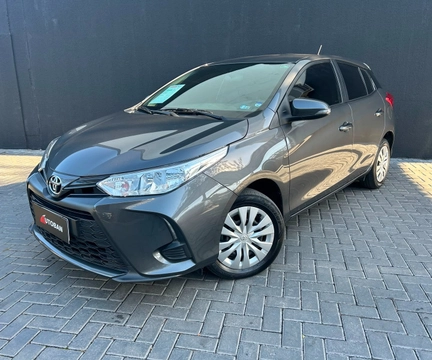 Toyota Yaris 2024 Cinza — foto 1 de 3