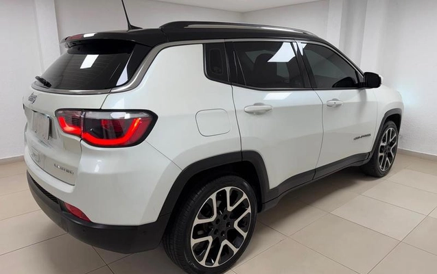imagem-https://www.socarrao.com.br/sc-vehicle-images-prod/2762416/1789070972047-8297506_8_B_95611073c8.jpeg