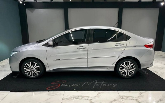 imagem-https://www.socarrao.com.br/sc-vehicle-images-prod/2762473/1789662636451-8291096_8_B_47a3f636a5.jpeg