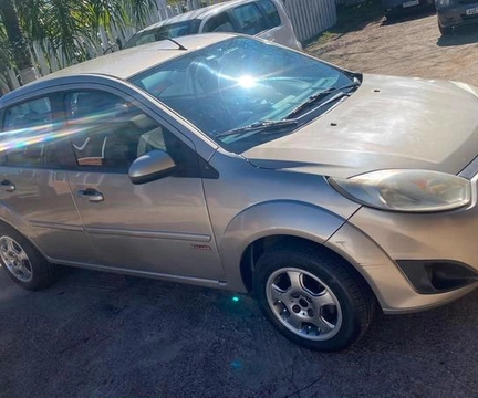 Ford Fiesta 2011 Prata — foto 1 de 3