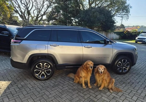 Jeep Commander 2024 Prata — foto 1 de 3
