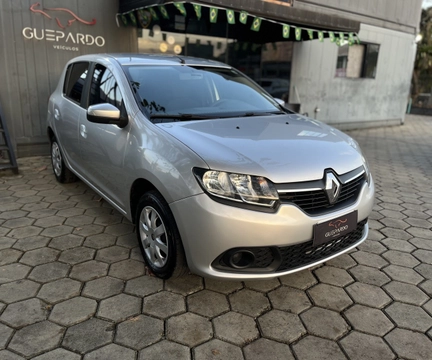 Renault Sandero 2015 Prata — foto 1 de 3