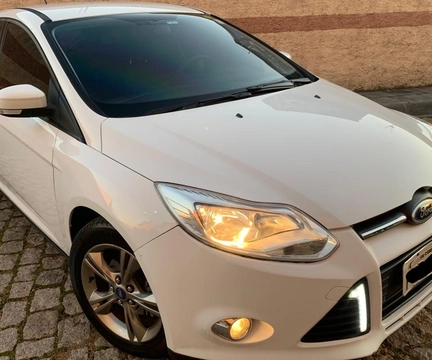 Ford Focus 2015 Branco — foto 1 de 3
