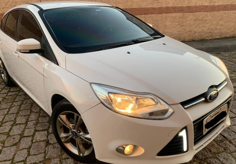 Ford Focus 2015 Branco — foto 1 de 3