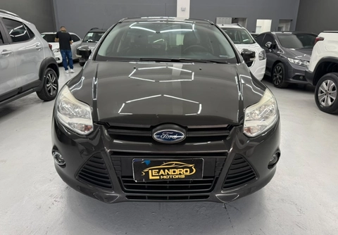 Ford Focus 2014 Cinza — foto 1 de 3
