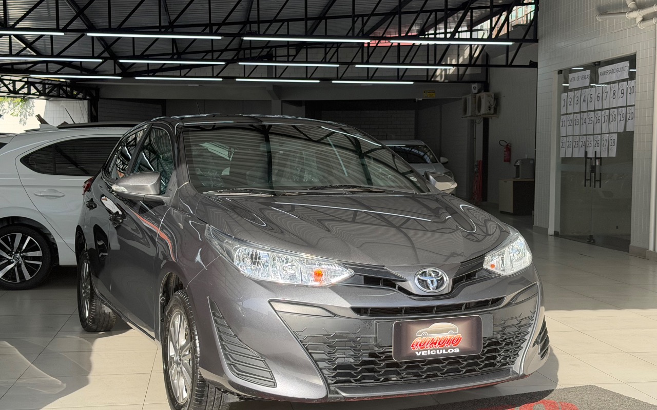 Toyota Yaris 2021 Cinza — foto 1 de 3