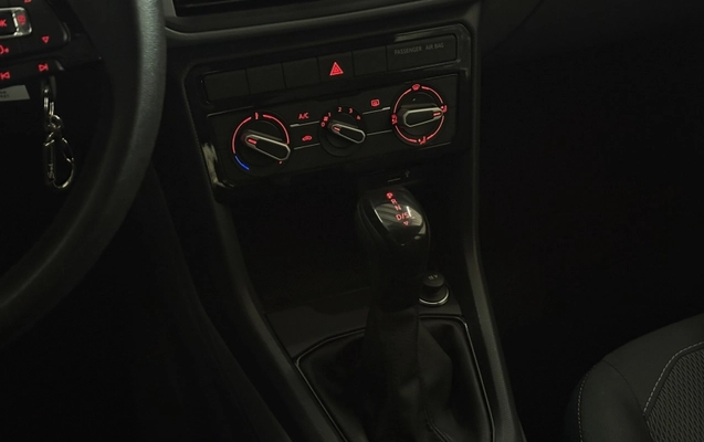 imagem-https://www.socarrao.com.br/sc-vehicle-images-prod/2776765/1788294134005-H29cgDCvhFKFwm2cPHYyVesE3It5zcDK.jpg