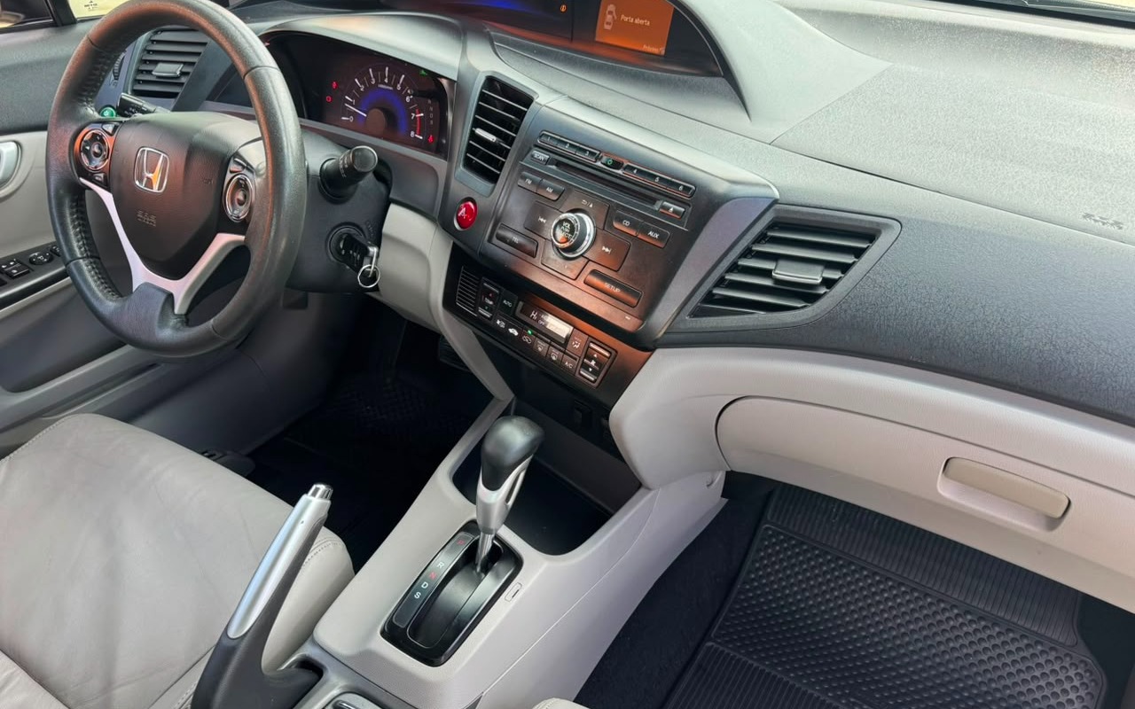 imagem-https://www.socarrao.com.br/sc-vehicle-images-prod/2777159/1784643795874-V2hhdHNBcHAgSW1hZ2UgMjAyNi0wNy0yMSBhdCAxMS4wMy4wMyAoNCkuanBlZw.jpeg