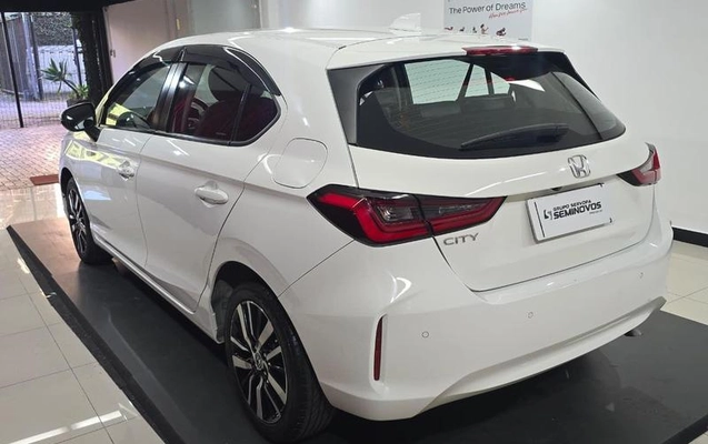 imagem-https://www.socarrao.com.br/sc-vehicle-images-prod/2777615/1788634744407-8300063_4_B_5756b4064a.jpeg