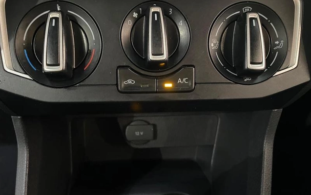 imagem-https://www.socarrao.com.br/sc-vehicle-images-prod/2779401/1786121110112-8299005_22_B_23e854bdc3.jpeg