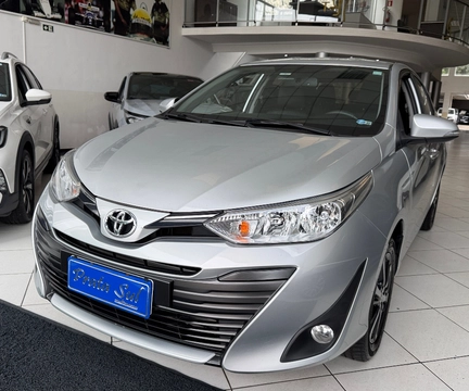 Toyota Yaris 2021 Prata — foto 1 de 3