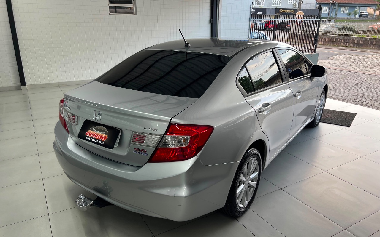 imagem-https://www.socarrao.com.br/sc-vehicle-images-prod/2780815/1784664583294-ZWM2M2M4NmQtNDcxNy00ZjM0LWE1YWQtNGM4ZmI3NWNlOGMwLmpwZWc.jpeg