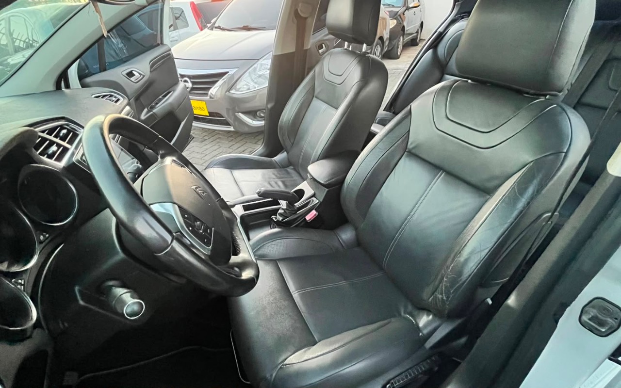 imagem-https://www.socarrao.com.br/sc-vehicle-images-prod/2781568/1784667950579-MjQ3NDI1YjEtZDk4OC00ZWFkLWJkM2UtMjcyZmYxZjVhZDhmLmpwZWc.jpeg