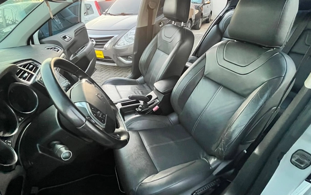 imagem-https://www.socarrao.com.br/sc-vehicle-images-prod/2781568/1784667950579-MjQ3NDI1YjEtZDk4OC00ZWFkLWJkM2UtMjcyZmYxZjVhZDhmLmpwZWc.jpeg