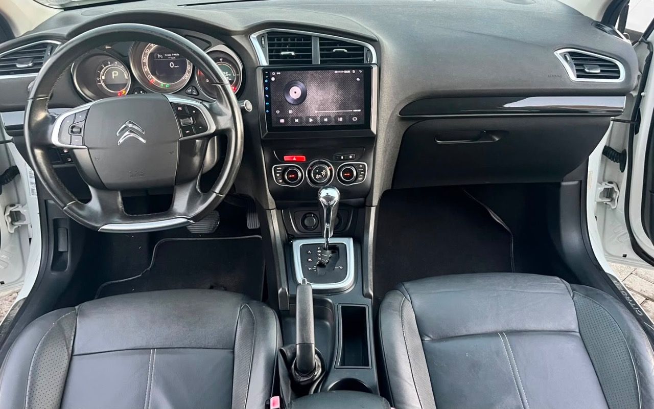 imagem-https://www.socarrao.com.br/sc-vehicle-images-prod/2781568/1784667950804-YjQzMjU0NTEtOTJkYy00M2NmLTk4ZWYtOTcyNzgwM2MwMDVlLmpwZWc.jpeg