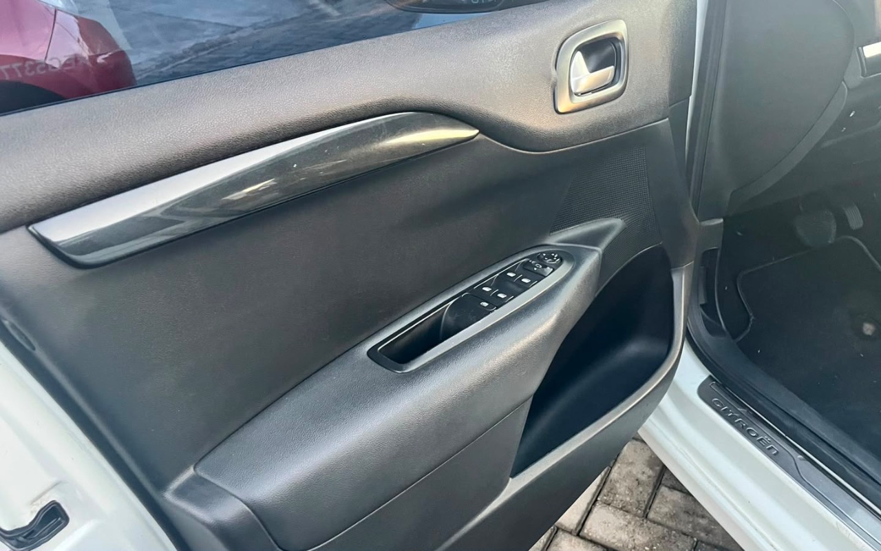 imagem-https://www.socarrao.com.br/sc-vehicle-images-prod/2781568/1784667951079-MjExMjRlZjItMzlkNC00ODA1LTlkNGMtYTkwN2JiNTQ1ODA3LmpwZWc.jpeg