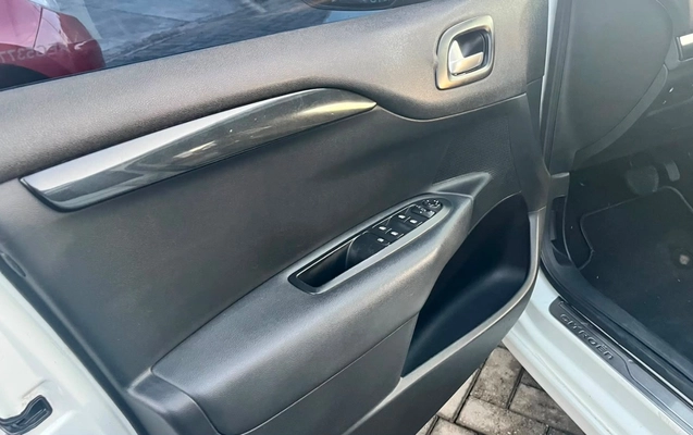 imagem-https://www.socarrao.com.br/sc-vehicle-images-prod/2781568/1784667951079-MjExMjRlZjItMzlkNC00ODA1LTlkNGMtYTkwN2JiNTQ1ODA3LmpwZWc.jpeg