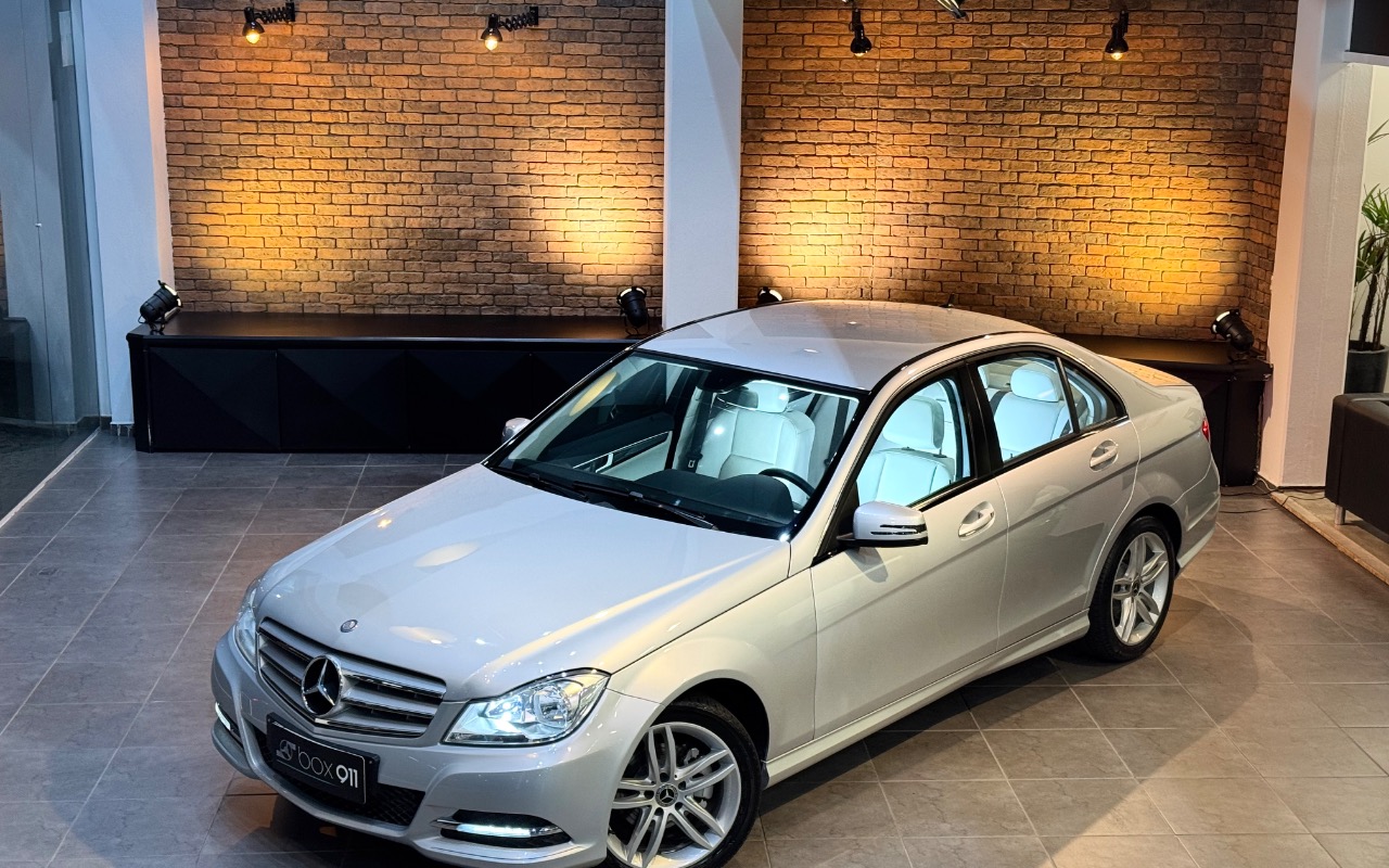 Mercedes-Benz C-180 2014 Prata — foto 1 de 3