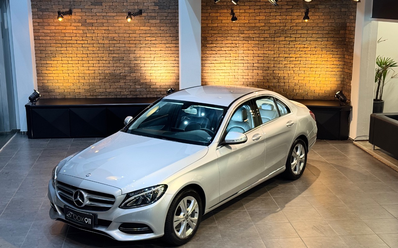 Mercedes-Benz C-180 2015 Prata — foto 1 de 3