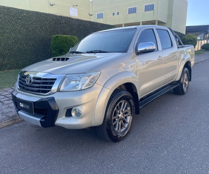 Toyota Hilux 2013 Bege — foto 1 de 3