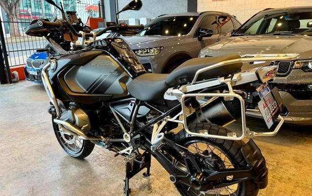 imagem-https://www.socarrao.com.br/sc-vehicle-images-prod/2799081/1789410425424-8304300_8_B_45124180bf.jpeg