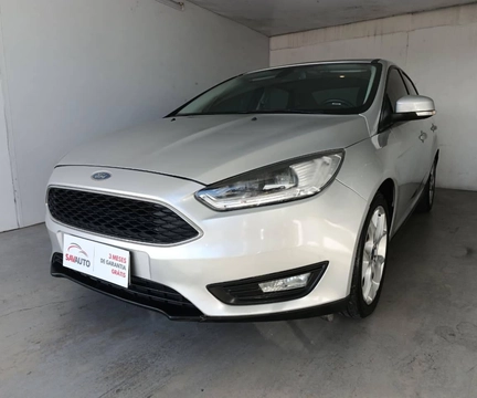 Ford Focus 2019 Prata — foto 1 de 3