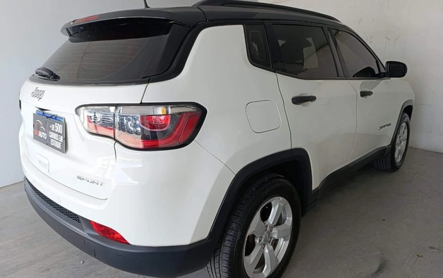 imagem-https://www.socarrao.com.br/sc-vehicle-images-prod/2799781/1788900760514-214b8d0283e345a18589be90d417f989_1771252369270.jpg