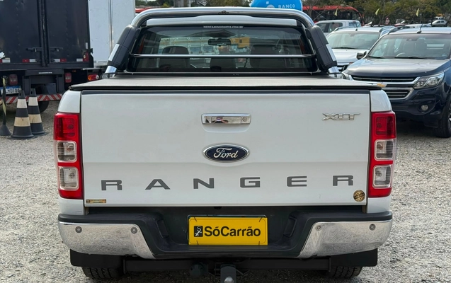 imagem-https://www.socarrao.com.br/sc-vehicle-images-prod/2800110/1784744204656-6c7574d4-baac-4289-b9fa-ee4385eb3109.jpg
