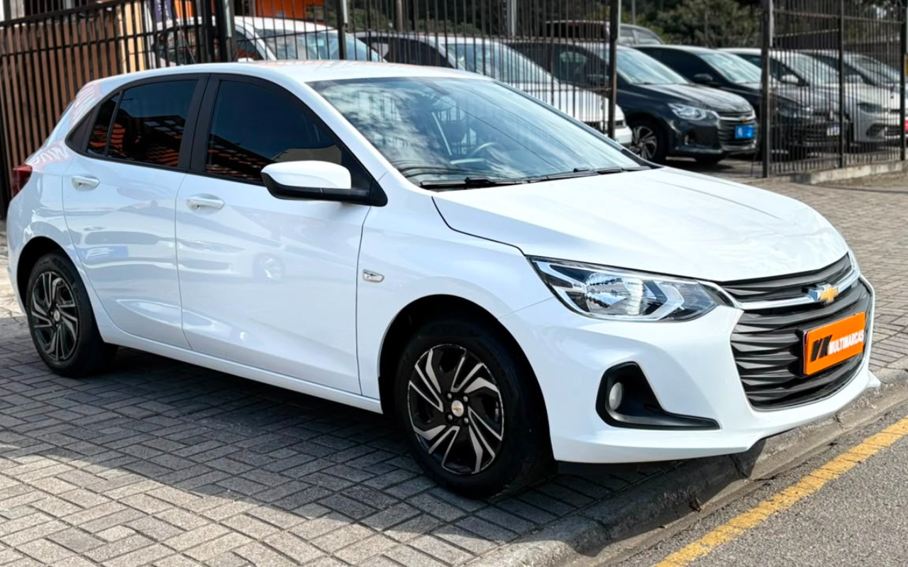Chevrolet Onix 2024 Branco — foto 1 de 3