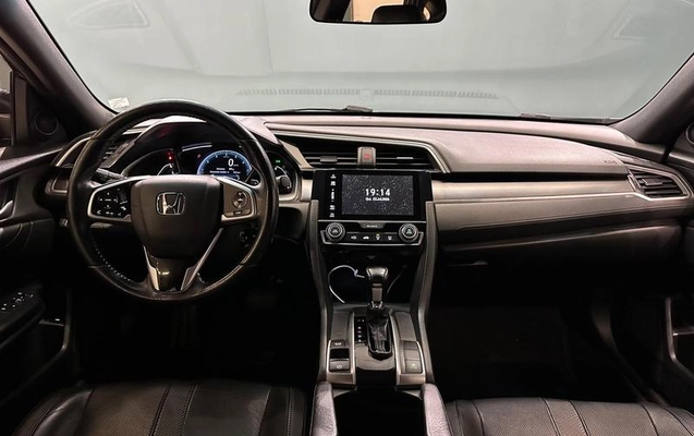 imagem-https://www.socarrao.com.br/sc-vehicle-images-prod/2801006/1789658377475-8303811_14_B_6a16f6a988.jpeg
