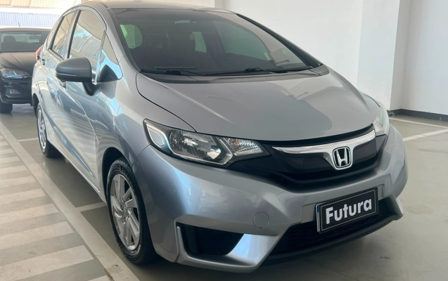 imagem-https://www.socarrao.com.br/sc-vehicle-images-prod/2801333/1789770884430-LiFKWBUWfMKOhDRkik0QHCWA9hVBoEyx.jpg