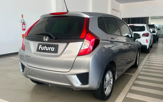 imagem-https://www.socarrao.com.br/sc-vehicle-images-prod/2801333/1789770884448-0OSsoSwhqAaiANpLYcK0XCWIRsHiKCZh.jpg