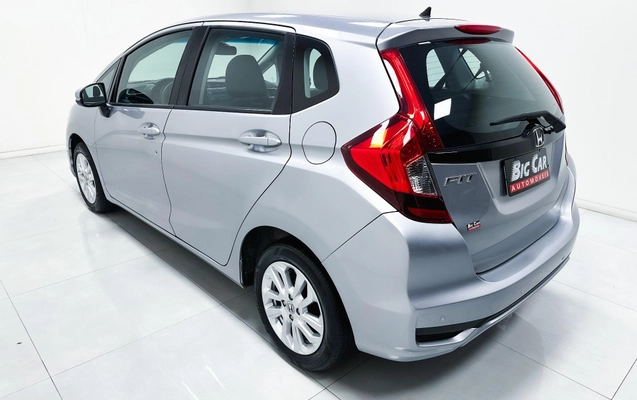 imagem-https://www.socarrao.com.br/sc-vehicle-images-prod/2801815/1784753733320-efb4321ffa61494b9d09a9c8c60f6f95_1784753708659.jpg
