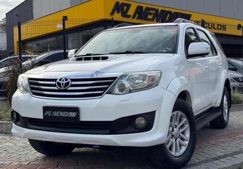 Toyota Hilux SW4 2013 Branco — foto 1 de 3