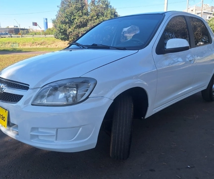 Chevrolet Celta 2015 Branco — foto 1 de 3
