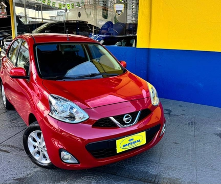 Nissan MARCH 2016 Vermelho — foto 1 de 3