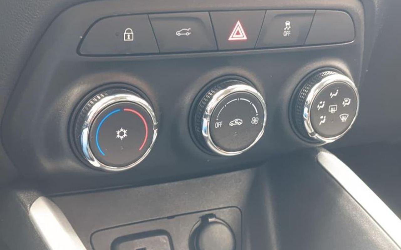 imagem-https://www.socarrao.com.br/sc-vehicle-images-prod/2814274/1784811282017-RkNfMzkzOV84MDM2NjU1XzFfVl9mZmNiMDM2NjljICgxKS5qcGVn.jpeg