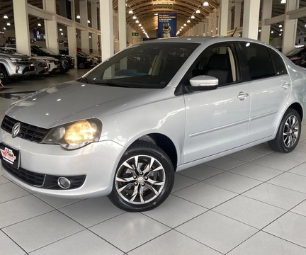 Volkswagen Polo Sedan 1.6 Mi 101cv 8V 4p 2013 Prata — foto 1 de 3