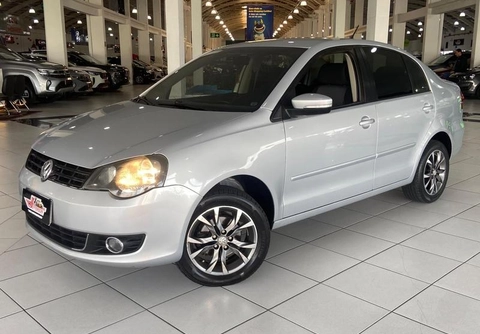 Volkswagen Polo Sedan 1.6 Mi 101cv 8V 4p 2013 Prata — foto 1 de 3