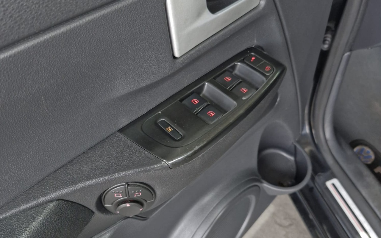 imagem-https://www.socarrao.com.br/sc-vehicle-images-prod/2815595/1784817823113-MjQuanBlZw.jpeg