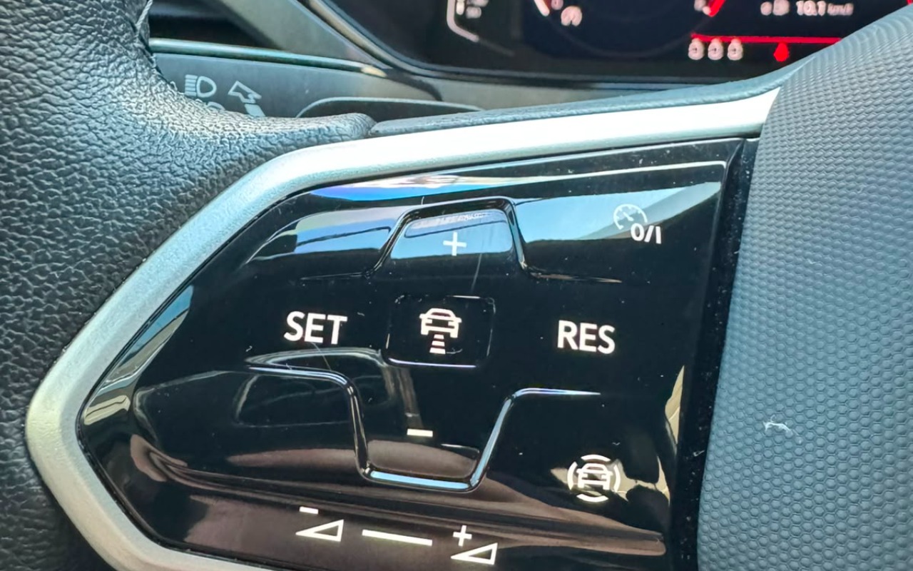 imagem-https://www.socarrao.com.br/sc-vehicle-images-prod/2815971/1784818609138-V2hhdHNBcHAgSW1hZ2UgMjAyNi0wNy0yMiBhdCAxNC4xMi41NyAoMSkuanBlZw.jpeg