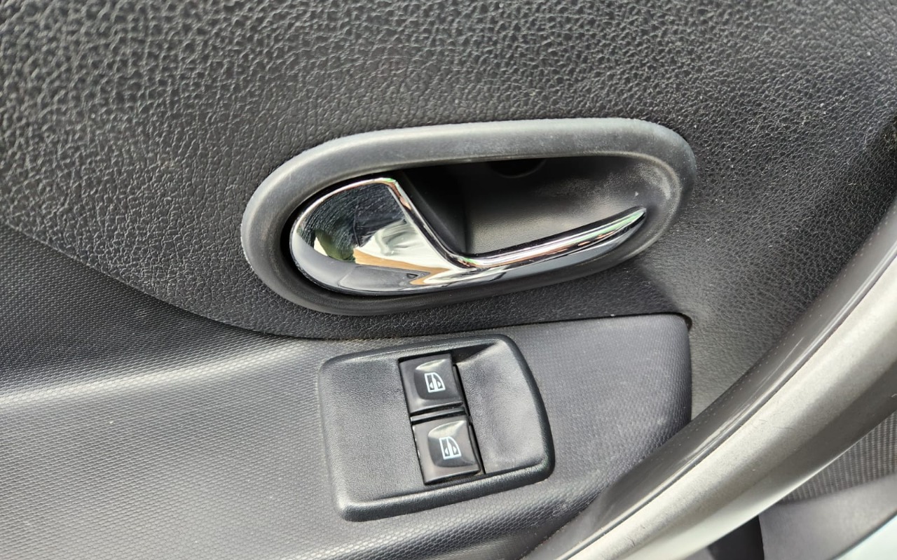 imagem-https://www.socarrao.com.br/sc-vehicle-images-prod/2816113/1784819358236-V2hhdHNBcHAgSW1hZ2UgMjAyNi0wNy0yMyBhdCAxMS4yMi41MiAoMSkuanBlZw.jpeg